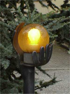 PRIVATBESITZT - Auf H&auml;nden getragen